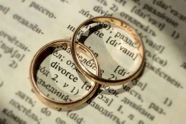 Image of rings removed before divorce mediation City Of London & Greater London